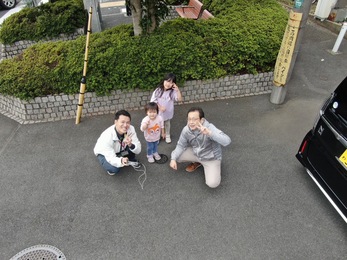 一年後のAfter点検で金丸さんに来ていただきました。
ちょうど孫もおり、ドローンでの撮影をしていただきました。
不具合もなく、ホッとしました。アフターフォローをきちんとしていただけると安心いたします。

