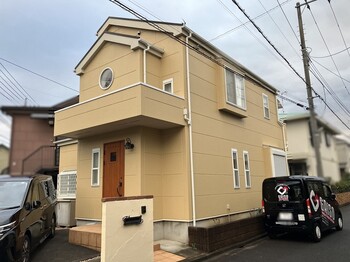国分寺市で実施した外壁塗装・シーリング工事の施工事例をご紹介します。北面の黒カビや汚れを高圧洗浄で徹底除去し、ガイソーウォールフッ素4FⅡで耐久性・美観を向上。施工費約90万円、工期14日間。外壁塗装をご検討中の方はぜひ参考にしてください。